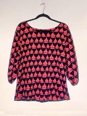 Old Navy Women’s Coral Boat-Print Blouse on Navy Blue Size M